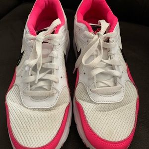 Women’s Nike Air Max tennis shoes